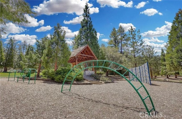 1628 Freeman Dr, Pine Mountain Club CA: https://media.crmls.org/medias/096fc47d-01e7-4178-a5f6-5a345ee28e92.jpg