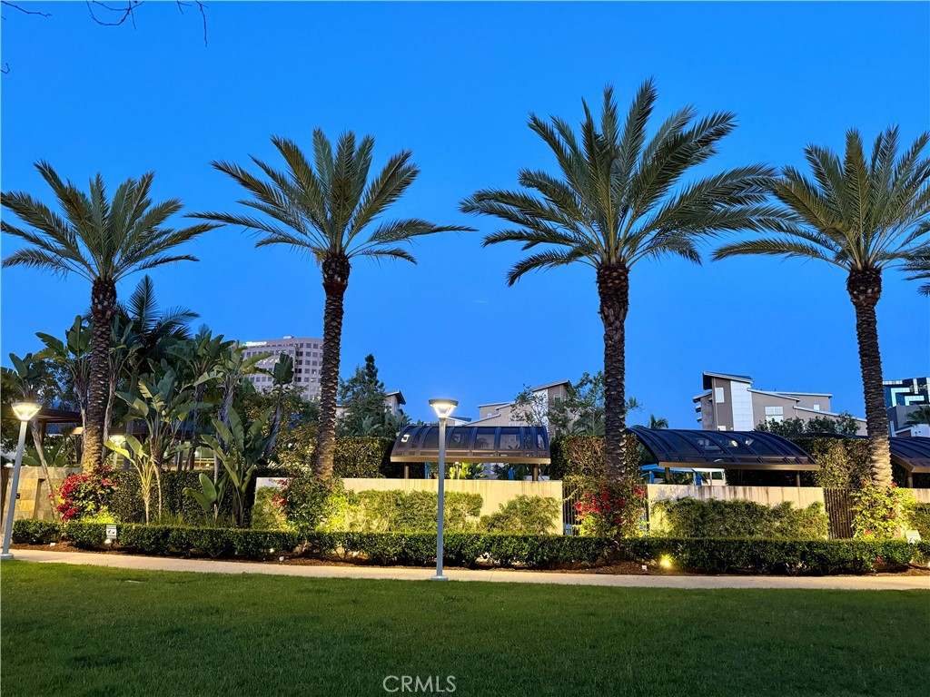 https://media.crmls.org/medias/0970018e-94e3-4f9f-8f5c-2e0aee046c55.jpg?preset=X-Large
