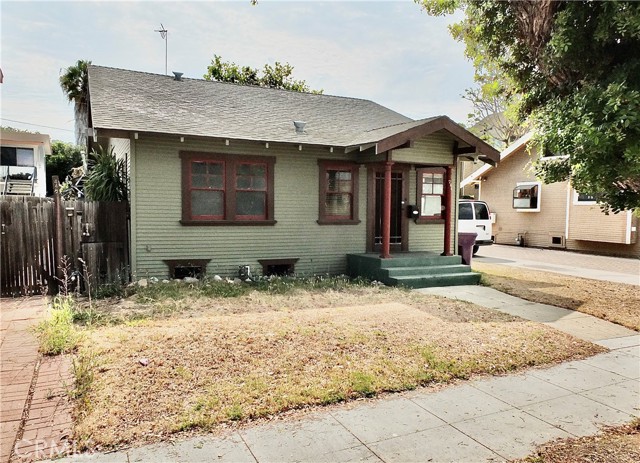 744 Gladys Avenue, Long Beach CA: https://media.crmls.org/medias/09700fed-7b36-4e3e-86eb-e952134caabf.jpg