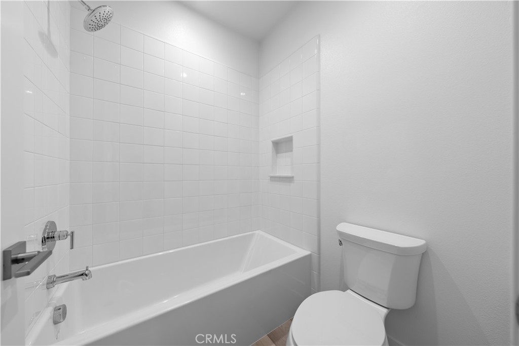 https://media.crmls.org/medias/09704023-5847-4ee5-b9b7-910b30c25e0f.jpg?preset=X-Large