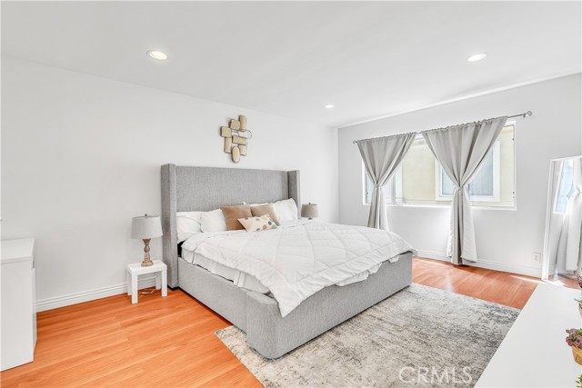 2318 Fox Hill, Los Angeles CA: https://media.crmls.org/medias/0970b05e-8900-480b-a055-91022480a1b2.jpg