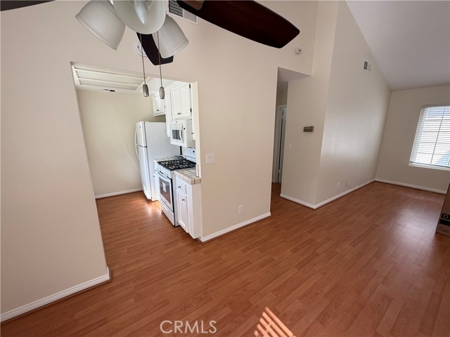 Detail Gallery Image 2 of 7 For 249 Avenida Granada #B,  San Clemente,  CA 92672 - 2 Beds | 2 Baths