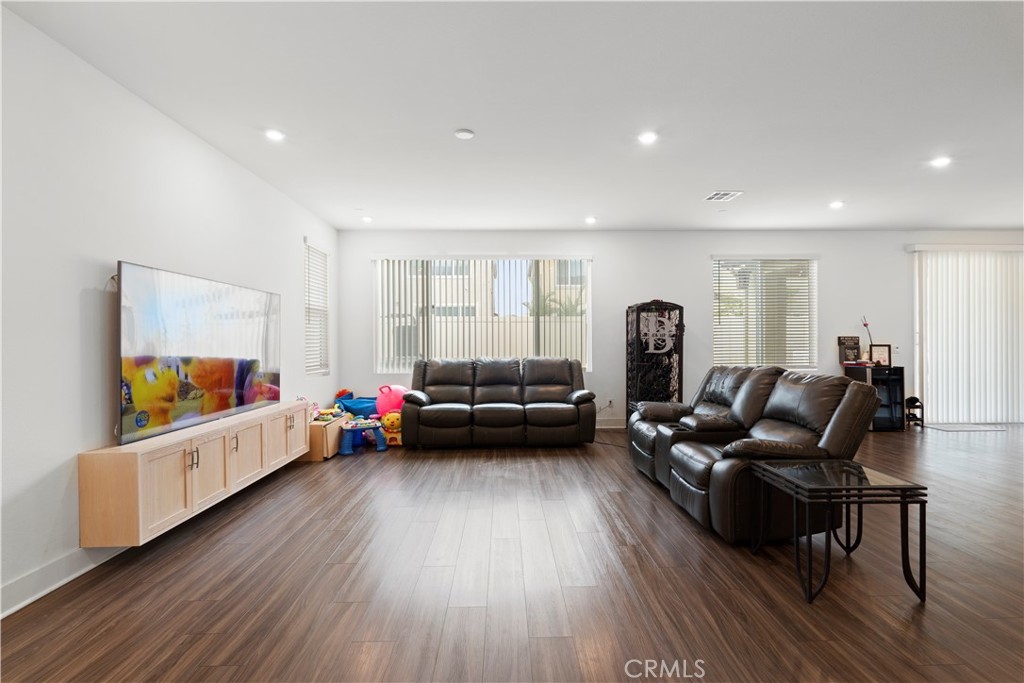 MLS #IV25027900 img 12