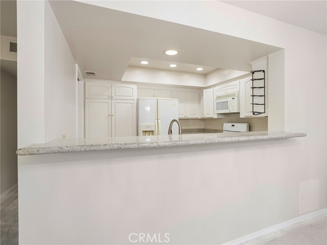 6724 Hillpark Drive, 302 photo 8
