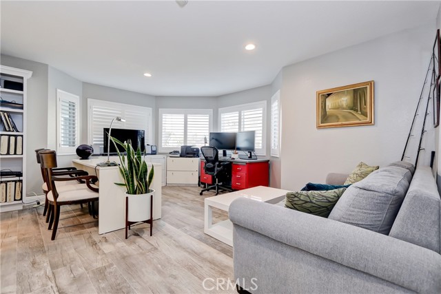 Detail Gallery Image 14 of 30 For 425 S Catalina #2,  Redondo Beach,  CA 90277 - 3 Beds | 3 Baths