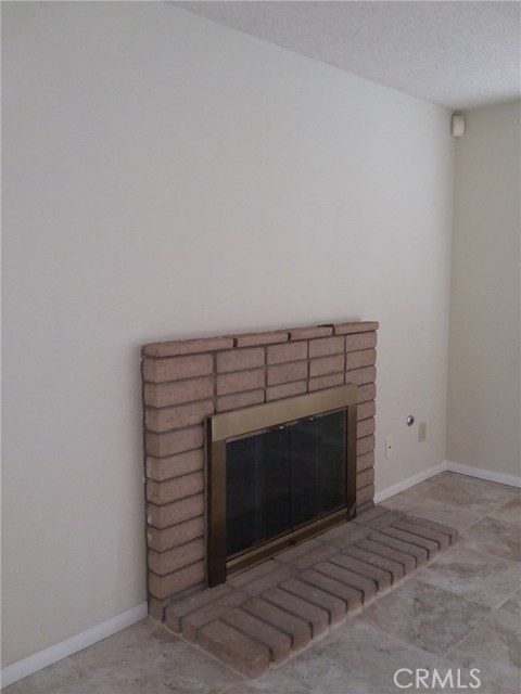 Detail Gallery Image 2 of 6 For 25113 Red Maple Ln, Moreno Valley,  CA 92551 - 3 Beds | 2/1 Baths