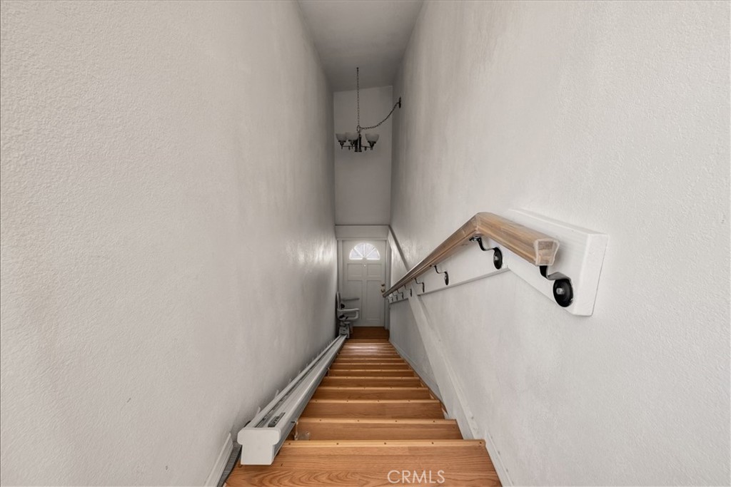 https://media.crmls.org/medias/0972ece5-f4b4-4c45-ab3d-1c5669637e58.jpg?preset=X-Large