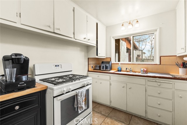 Detail Gallery Image 6 of 14 For 119 Macdonald, Chico,  CA 95926 - 3 Beds | 1 Baths