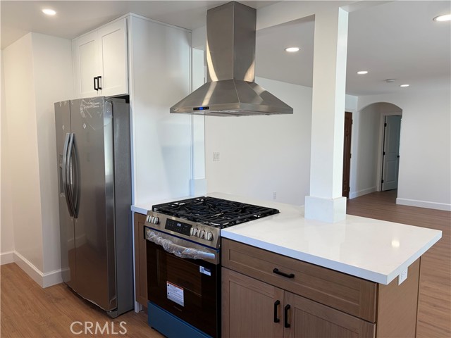 Detail Gallery Image 3 of 22 For 7101 Fallbrook Ave, West Hills,  CA 91307 - 4 Beds | 3 Baths