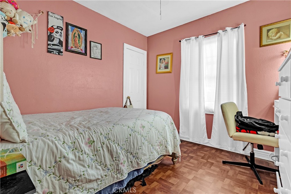 https://media.crmls.org/medias/097457a3-c3df-4d34-8e34-582c5cd68e1c.jpg?preset=X-Large