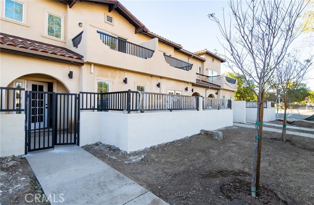 Detail Gallery Image 1 of 43 For 5526 E Los Angeles Ave #1,  Simi Valley,  CA 93063 - 3 Beds | 2/1 Baths