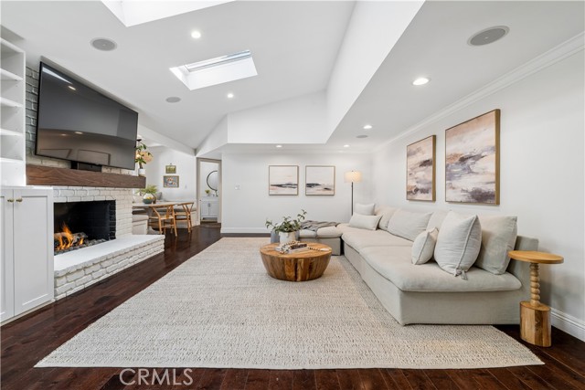 Detail Gallery Image 17 of 73 For 4590 Ensenada Dr, Woodland Hills,  CA 91364 - 3 Beds | 2/1 Baths