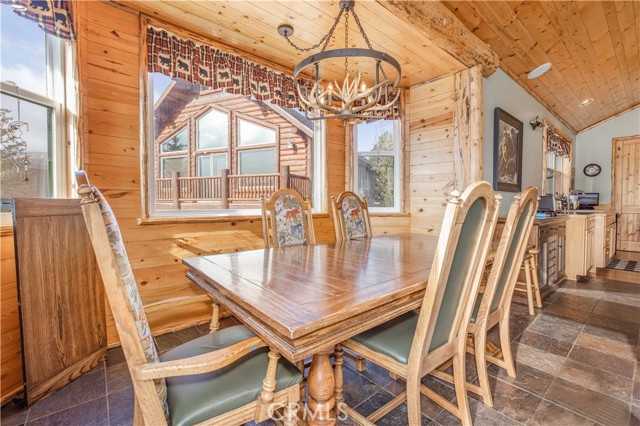 Detail Gallery Image 17 of 35 For 447 Windsong Pl, Big Bear Lake,  CA 92315 - 4 Beds | 3/1 Baths