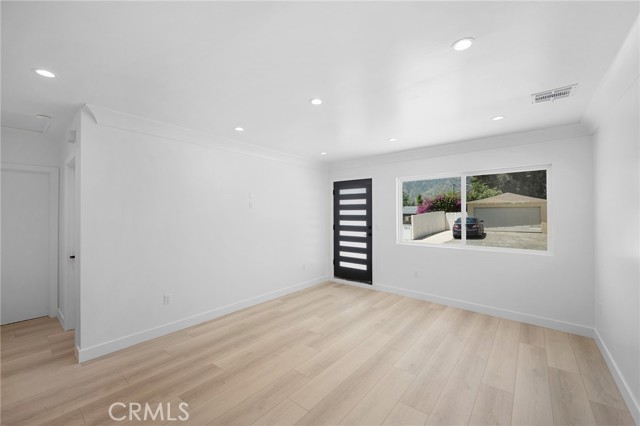 Detail Gallery Image 5 of 18 For 7810 Forsythe St Ave, Sunland,  CA 91040 - 2 Beds | 2 Baths