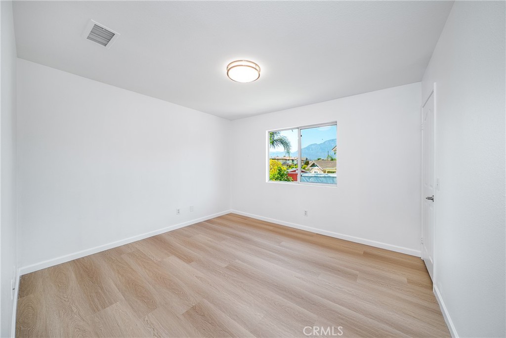 https://media.crmls.org/medias/09772b04-137b-4a8b-8fcb-34eb6e34d2ed.jpg?preset=X-Large