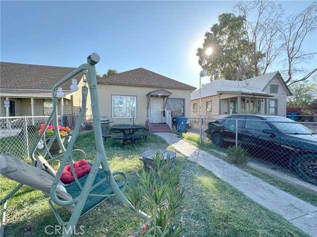 Detail Gallery Image 1 of 13 For 1115 Front St, Needles,  CA 92363 - 5 Beds | 2 Baths