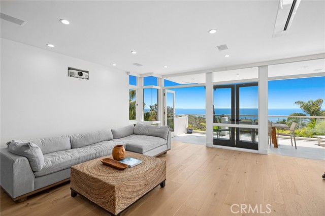 Detail Gallery Image 21 of 35 For 1061 Skyline Dr, Laguna Beach,  CA 92651 - 4 Beds | 2/2 Baths