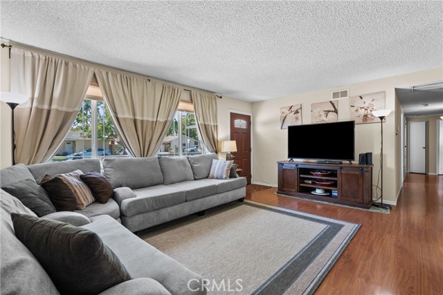 19853 Drasin Drive, Canyon Country CA: https://media.crmls.org/medias/0978f8a8-d3c7-47d9-8b79-845635277ee5.jpg
