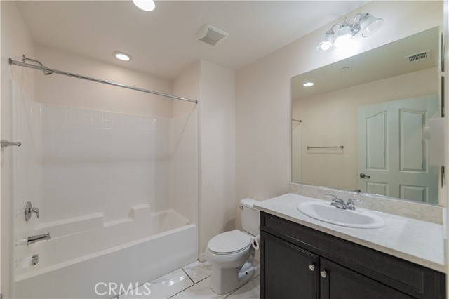 Detail Gallery Image 7 of 16 For 6014 Eucalyptus Ave, Chino,  CA 91710 - 3 Beds | 3 Baths