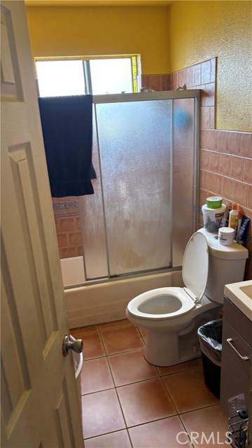 132 W 80th Street, Los Angeles CA: https://media.crmls.org/medias/097b6e20-3e45-4f99-9ce8-7cb957fc20e8.jpg