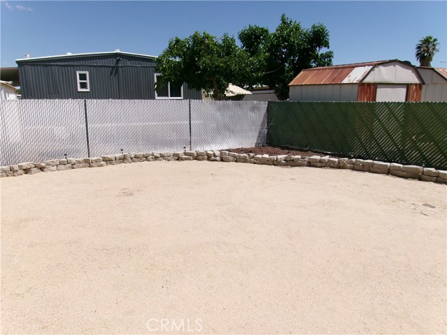 Detail Gallery Image 9 of 61 For 13983 Silver Lake Pl, Victorville,  CA 92395 - 3 Beds | 2 Baths