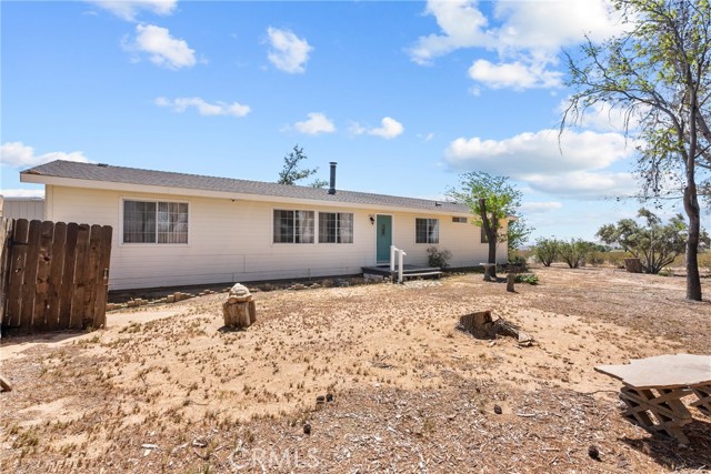 16818 Koch Street, Mojave CA: https://media.crmls.org/medias/097c36d0-df18-4e7f-9760-16eefb945bc9.jpg