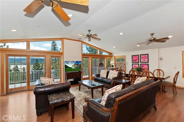 Detail Gallery Image 17 of 50 For 39326 Garden Pl, Fawnskin,  CA 92333 - 4 Beds | 2/1 Baths