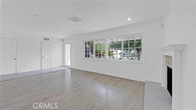 Detail Gallery Image 8 of 39 For 8443 Remmet, Canoga Park,  CA 91304 - 3 Beds | 2 Baths