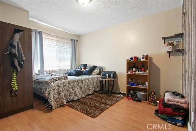 916 W 53rd ST Street, Los Angeles CA: https://media.crmls.org/medias/097e0084-6c47-4ab0-a2cb-17ae726a3af1.jpg