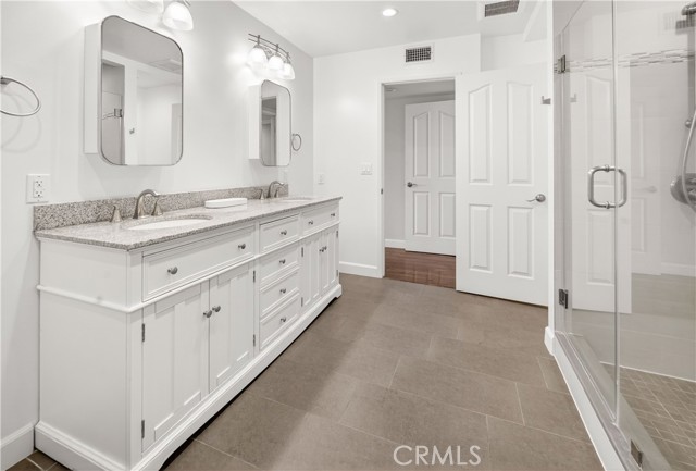 Detail Gallery Image 25 of 36 For 5240 Yarmouth, Encino,  CA 91316 - 3 Beds | 2/1 Baths