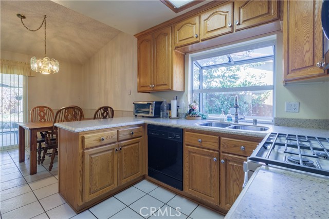 Detail Gallery Image 15 of 38 For 1323 Kingswood, Redlands,  CA 92374 - 3 Beds | 2 Baths