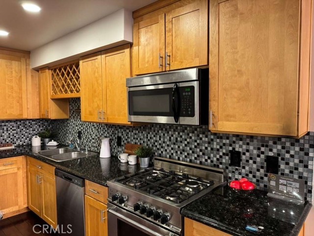 Detail Gallery Image 3 of 16 For 35 N Raymond Ave #211,  Pasadena,  CA 91103 - 1 Beds | 2 Baths