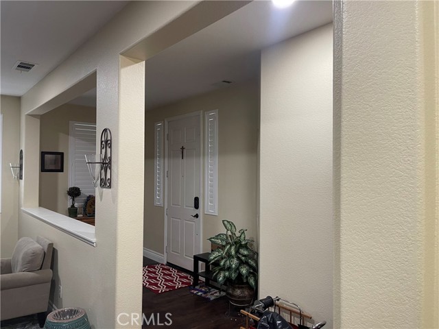 14105 Almond Grove Court, Eastvale CA: https://media.crmls.org/medias/09807b95-6b46-43fe-bd13-873c2c63c478.jpg