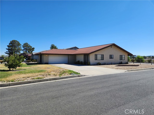 Detail Gallery Image 2 of 7 For 18663 Arrowhead Trl, Victorville,  CA 92395 - 3 Beds | 2 Baths