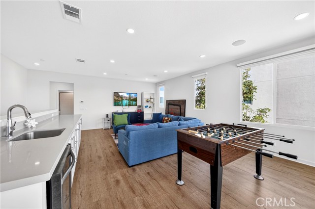 335 Magnet, Irvine CA: https://media.crmls.org/medias/0981988d-8118-44b9-ad6e-4f2b539e1d23.jpg