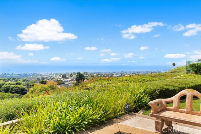 Detail Gallery Image 15 of 37 For 23 San Mateo Way, Corona Del Mar,  CA 92625 - 5 Beds | 3 Baths