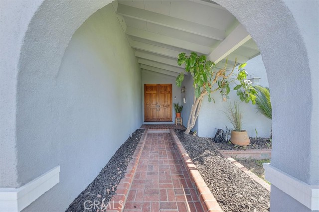 1702 E Dimondale Drive, Carson CA: https://media.crmls.org/medias/09824729-3a52-466f-9550-9d245ae14083.jpg