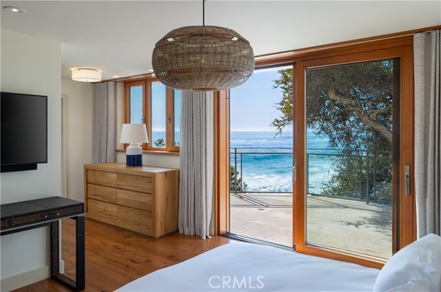 1901 Ocean Way, Laguna Beach CA: https://media.crmls.org/medias/09831c66-49f7-4a5e-b5d4-c317cbea68f1.jpg