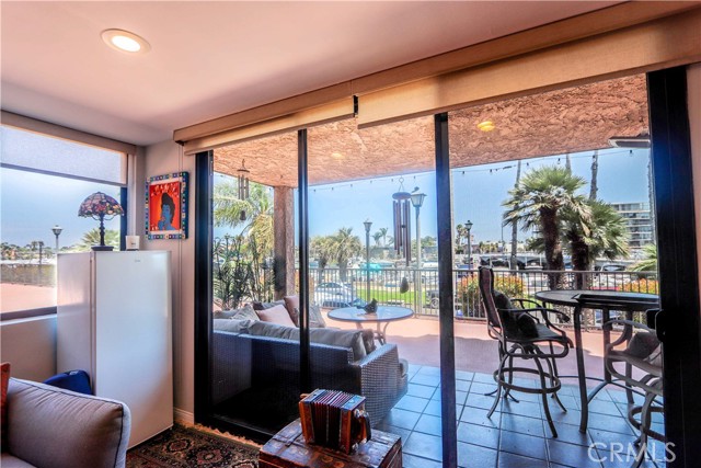 Detail Gallery Image 4 of 32 For 201 Bay Shore Ave #109,  Long Beach,  CA 90803 - 2 Beds | 2 Baths