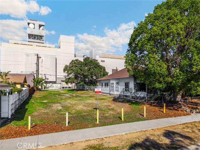 Detail Gallery Image 2 of 22 For 220 W C St, Ontario,  CA 91762 - – Beds | – Baths