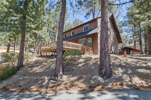Detail Gallery Image 2 of 23 For 38992 Bayview Ln, Big Bear Lake,  CA 92315 - 4 Beds | 1/1 Baths