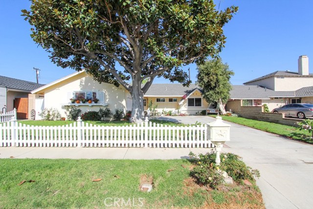 9041 Gettysburg Dr, Huntington Beach, CA 92646