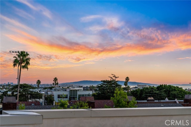 Detail Gallery Image 15 of 17 For 930 15th St #2,  Santa Monica,  CA 90403 - 3 Beds | 3/1 Baths