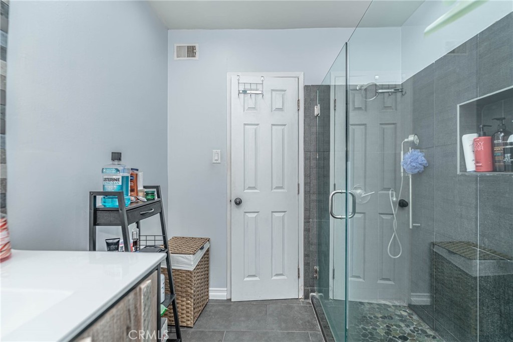 https://media.crmls.org/medias/0986127f-37d4-483c-a6b6-b6129b08a57e.jpg?preset=X-Large