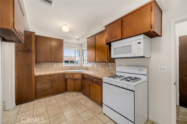 Detail Gallery Image 10 of 27 For 1316 N East St, Anaheim,  CA 92805 - 3 Beds | 1/1 Baths