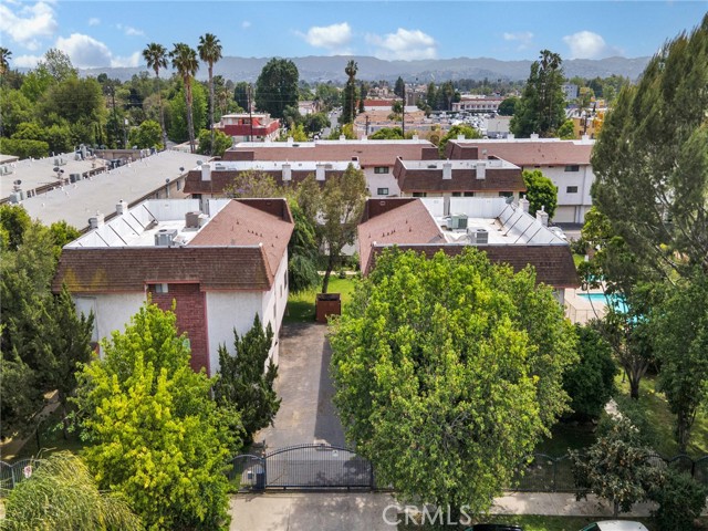 Detail Gallery Image 29 of 31 For 18425 Saticoy St #1,  Reseda,  CA 91335 - 3 Beds | 2/1 Baths