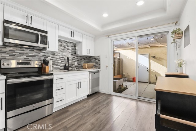 Detail Gallery Image 9 of 26 For 9832 Karmont Ave, South Gate,  CA 90280 - 2 Beds | 2 Baths