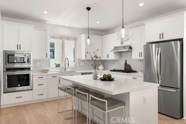 608 Malibu, Costa Mesa CA: https://media.crmls.org/medias/0988578e-01f1-41ba-bd47-854149580fff.jpg