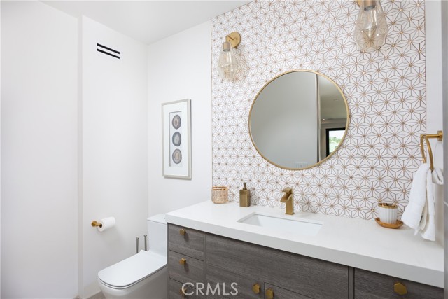 Detail Gallery Image 15 of 30 For 356 Dahlia Place, Corona Del Mar,  CA 92625 - 3 Beds | 3/2 Baths