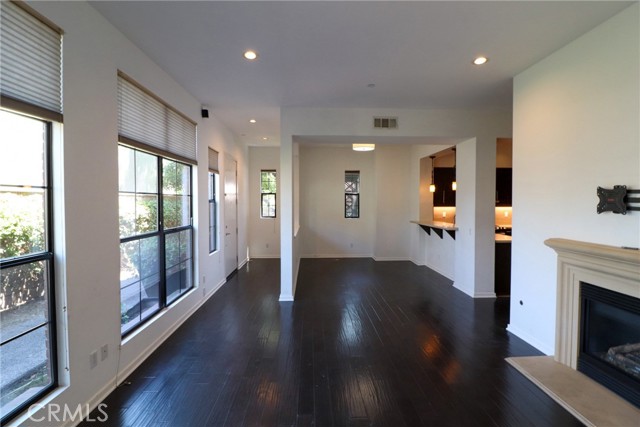 Detail Gallery Image 9 of 44 For 561 W Maple Ave, Orange,  CA 92868 - 3 Beds | 2/1 Baths